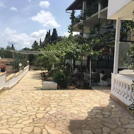 In With Sea Views & Pool Apartamento Benitses (Corfu)