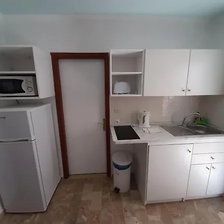 In With Sea Views & Pool Apartamento Benitses (Corfu)
