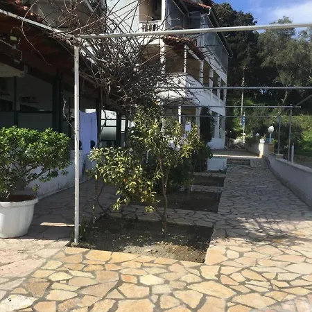 In With Sea Views & Pool *
