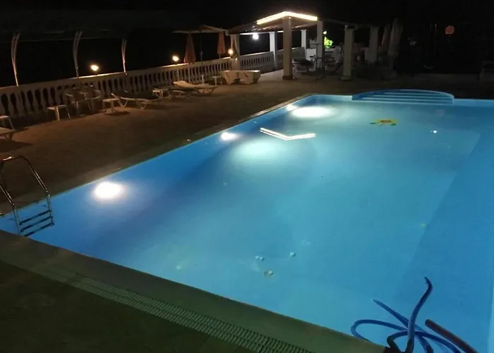 Appartamento In With Sea Views & Pool