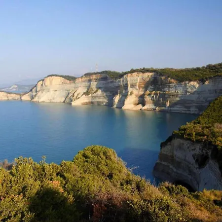 Appartement In With Sea Views & Pool