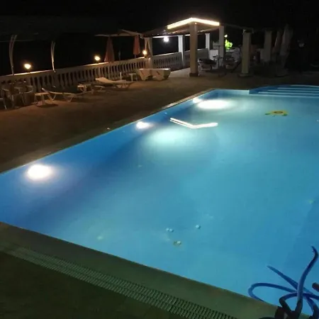 Appartement In With Sea Views & Pool