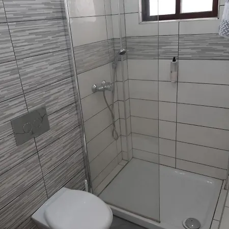 In With Sea Views & Pool Appartement